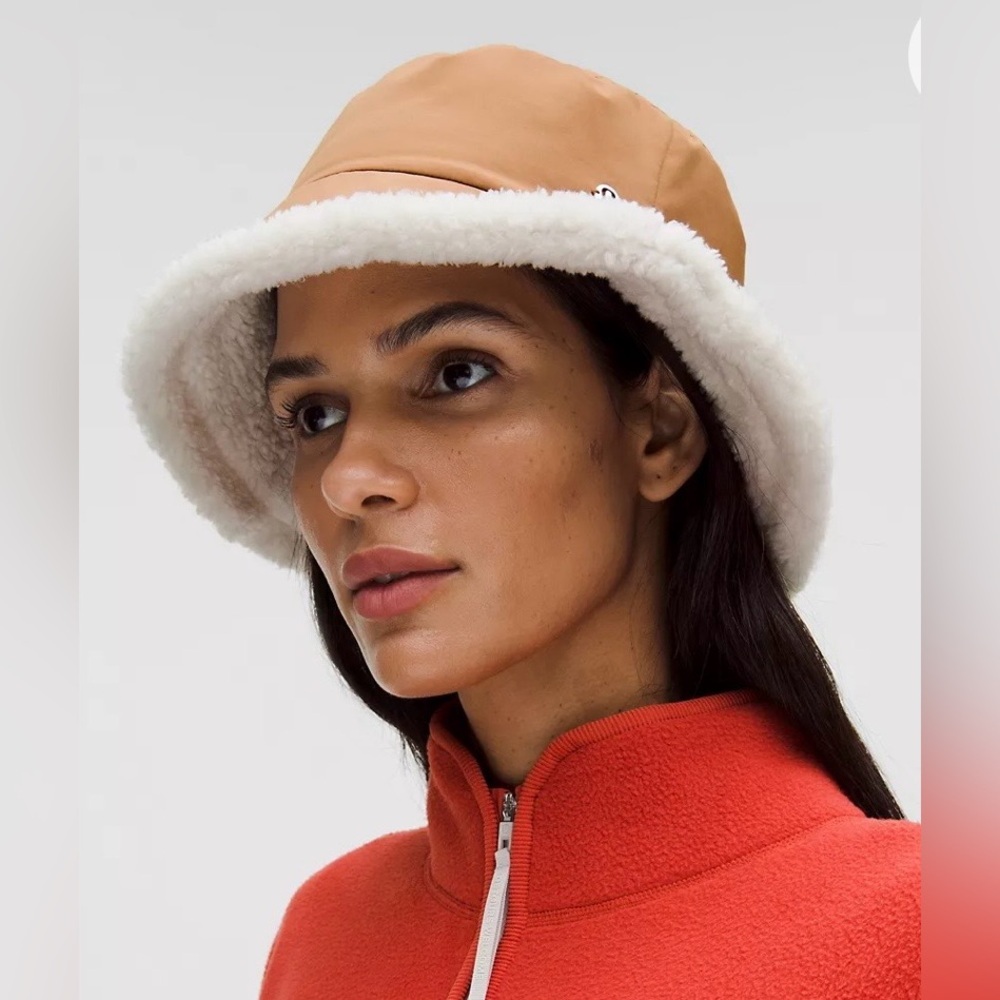Lululemon Bouclé Fleece Reversible Bucket Hat Brown Ivory L/XL NWT - Picture 2 of 10